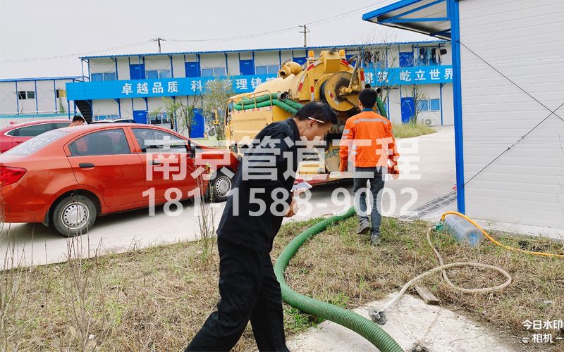 255竹镇镇工地化粪池处理