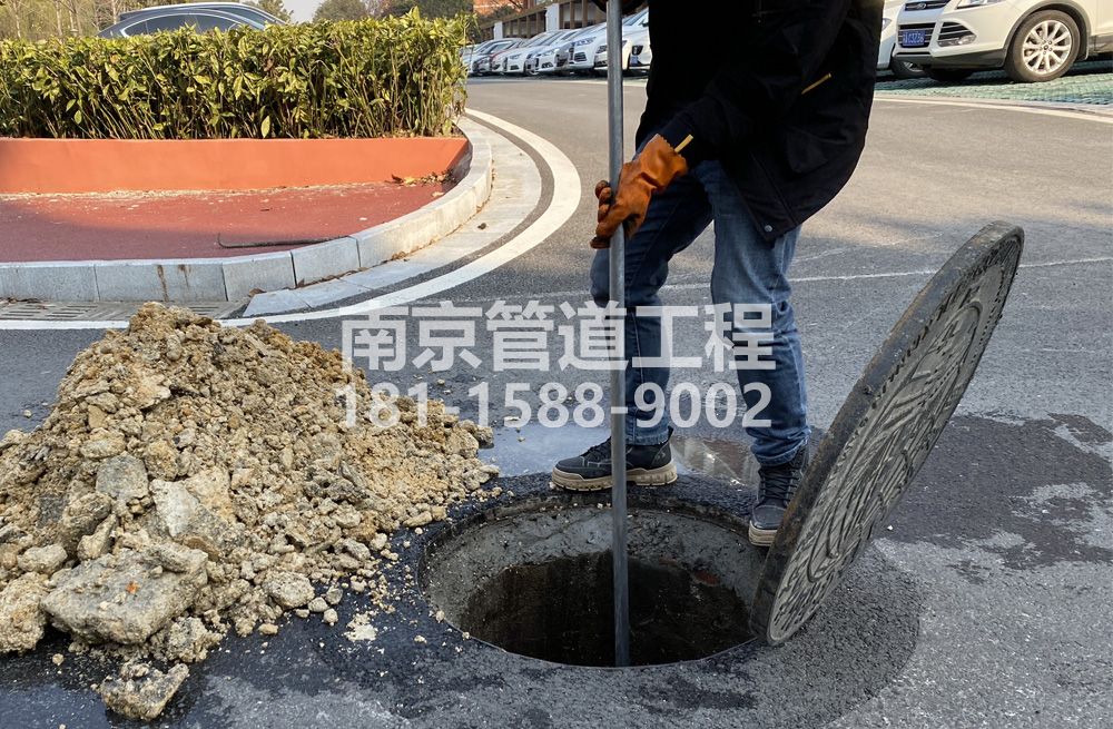 306竹镇镇管道油块清理